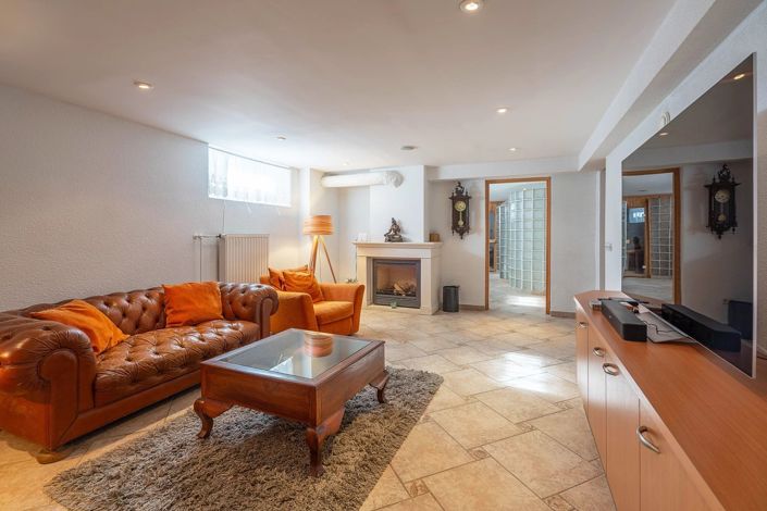 Image No.26-5 Bed House for sale