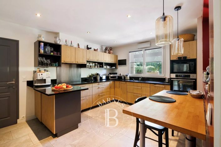 Image No.17-3 Bed House for sale