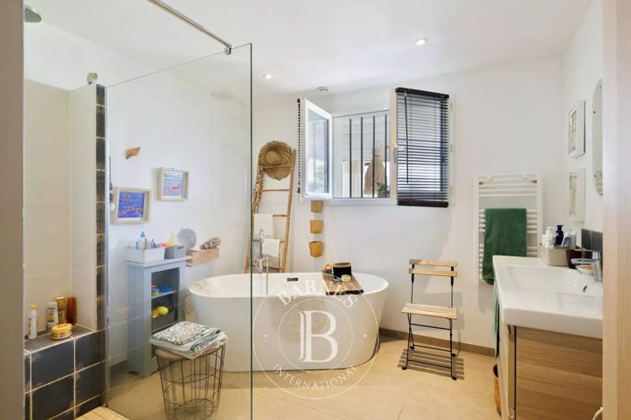 Image No.20-3 Bed House for sale