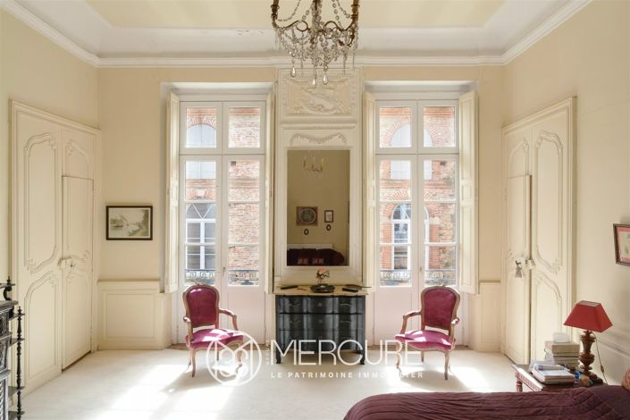 Image No.18-6 Bed House for sale