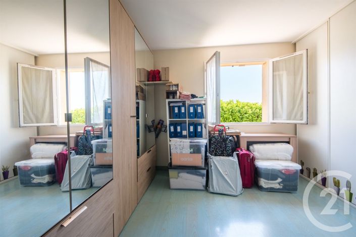 Image No.10-3 Bed House for sale