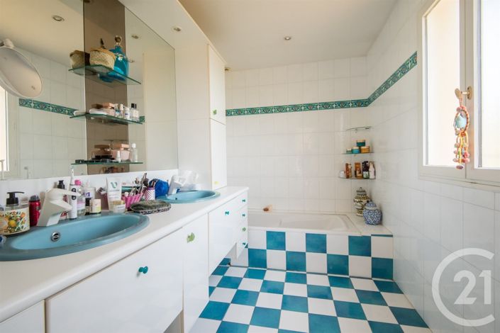 Image No.13-3 Bed House for sale