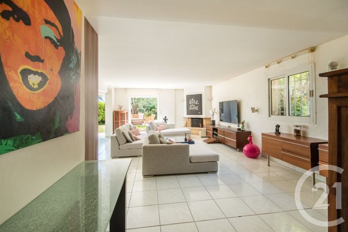 Image No.14-3 Bed House for sale