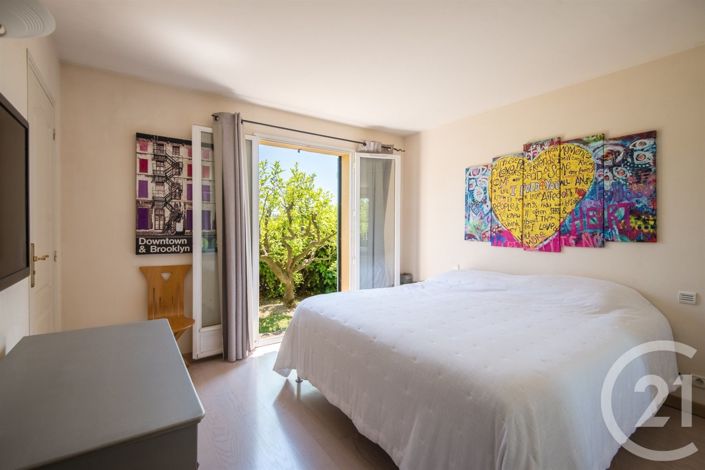 Image No.8-3 Bed House for sale