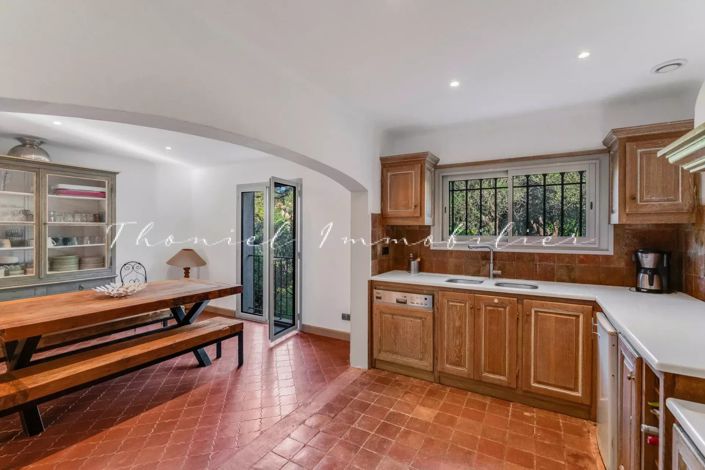 Image No.4-6 Bed House for sale