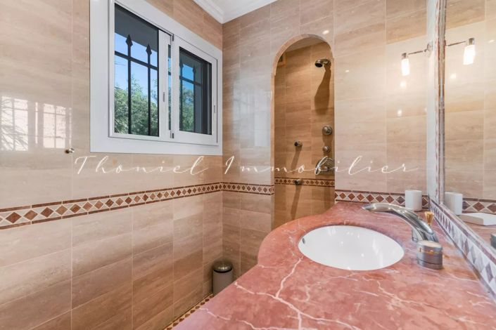Image No.7-6 Bed House for sale