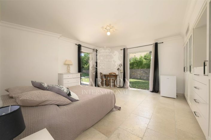 Image No.17-4 Bed House for sale