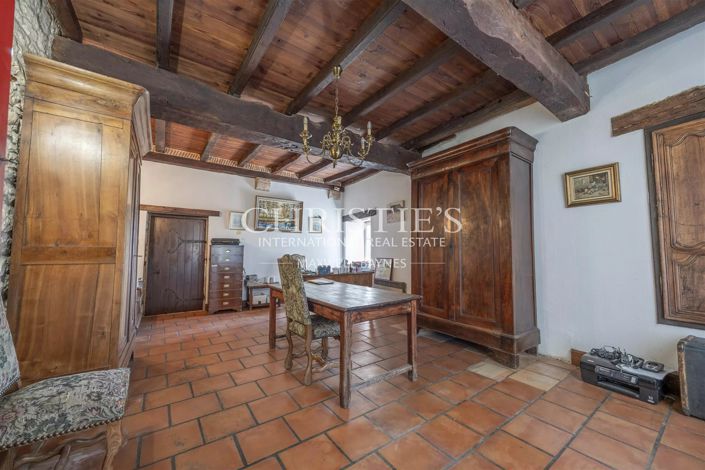 Image No.16-10 Bed House for sale