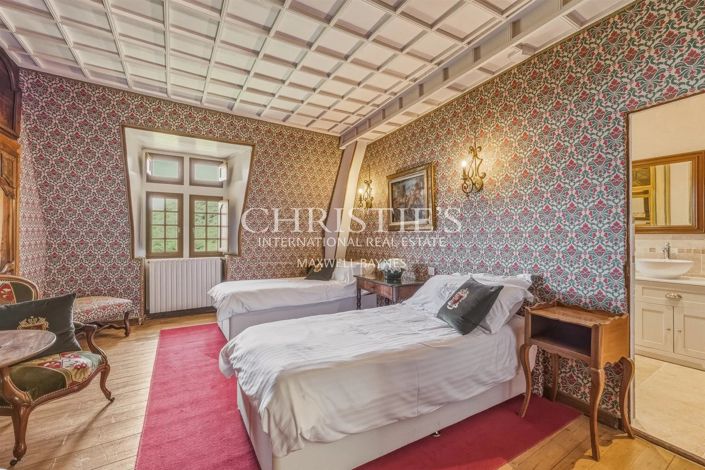 Image No.36-17 Bed House for sale