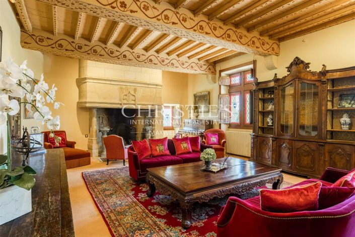 Image No.6-17 Bed House for sale