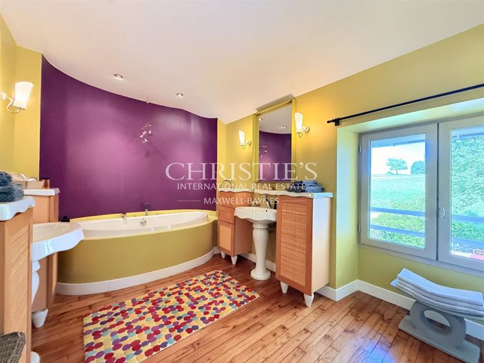Image No.18-9 Bed House for sale