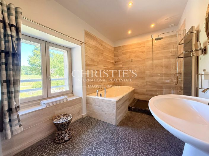 Image No.22-9 Bed House for sale