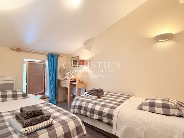 Image No.37-9 Bed House for sale