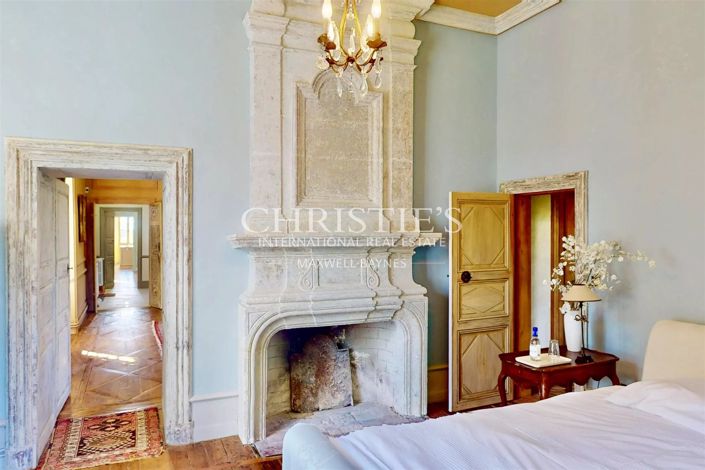 Image No.17-6 Bed House for sale