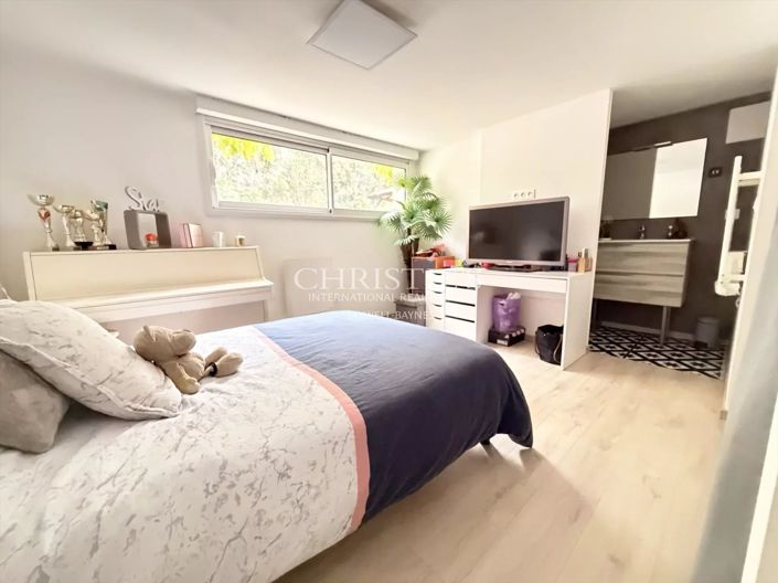 Image No.10-4 Bed House for sale