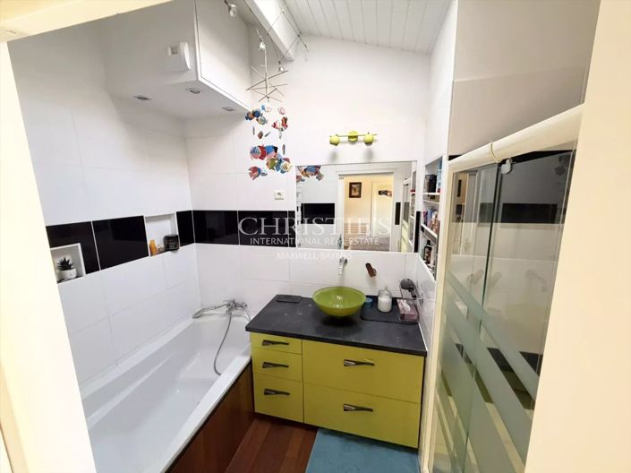 Image No.17-4 Bed House for sale