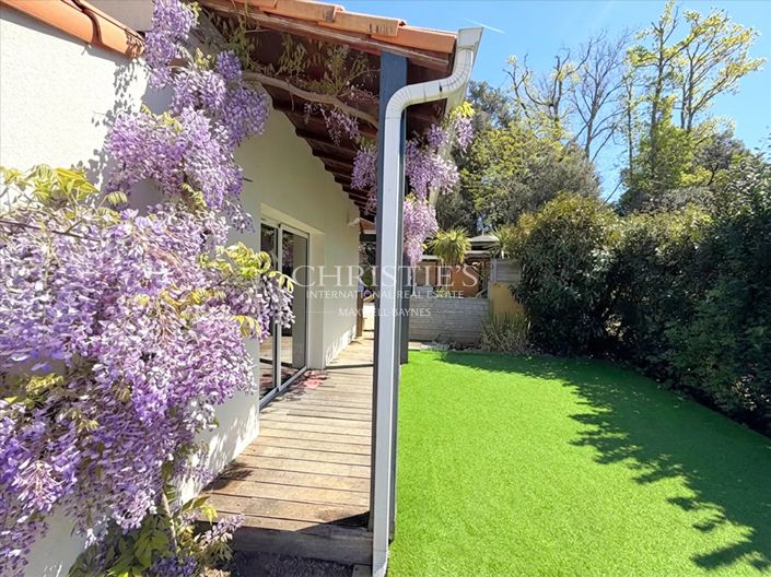 Image No.2-4 Bed House for sale