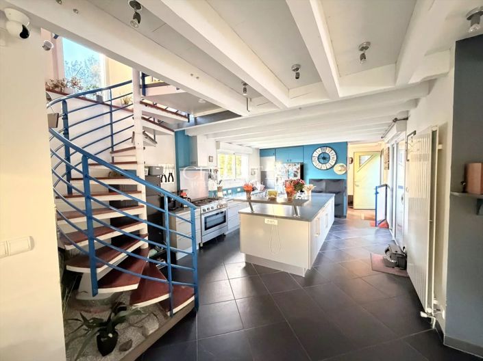 Image No.8-4 Bed House for sale