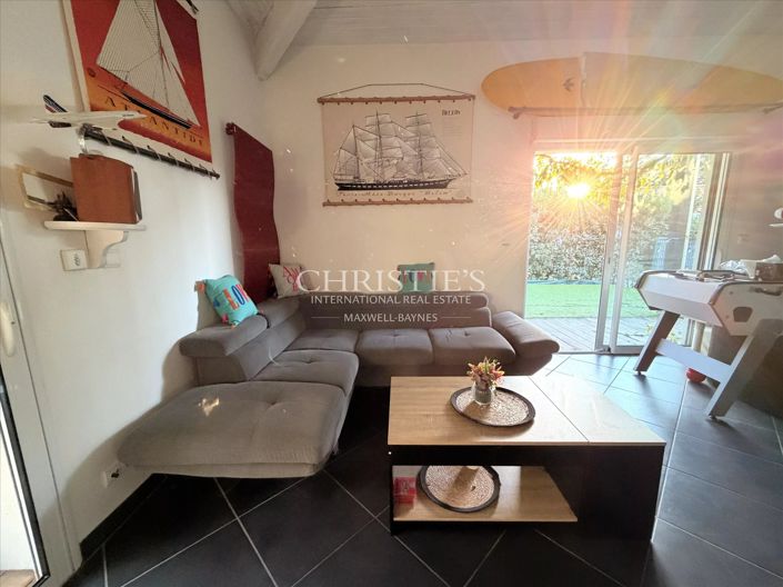 Image No.9-4 Bed House for sale