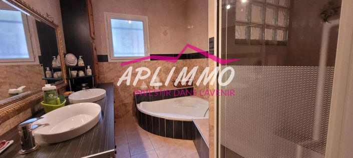 Image No.6-6 Bed House for sale