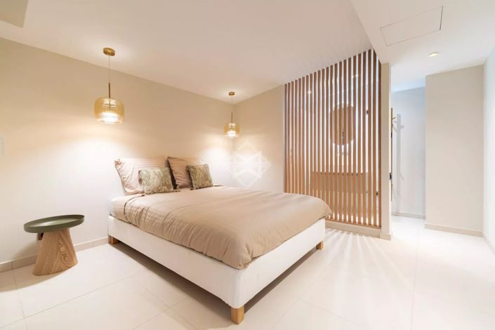 Image No.14-5 Bed House for sale