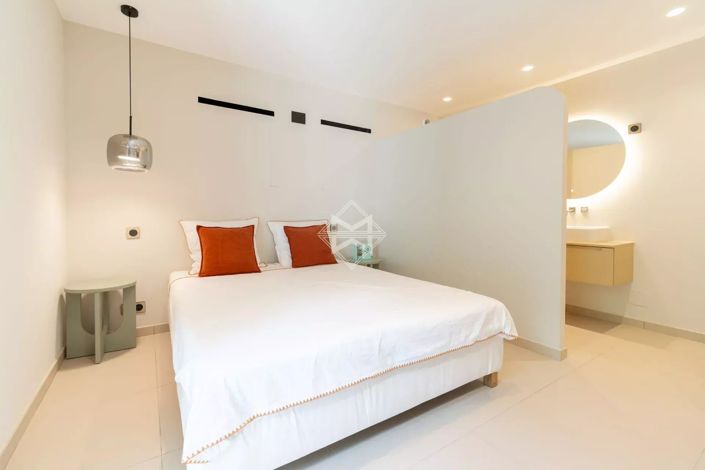 Image No.16-5 Bed House for sale