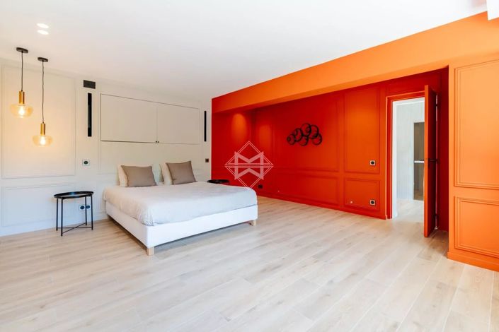 Image No.18-5 Bed House for sale