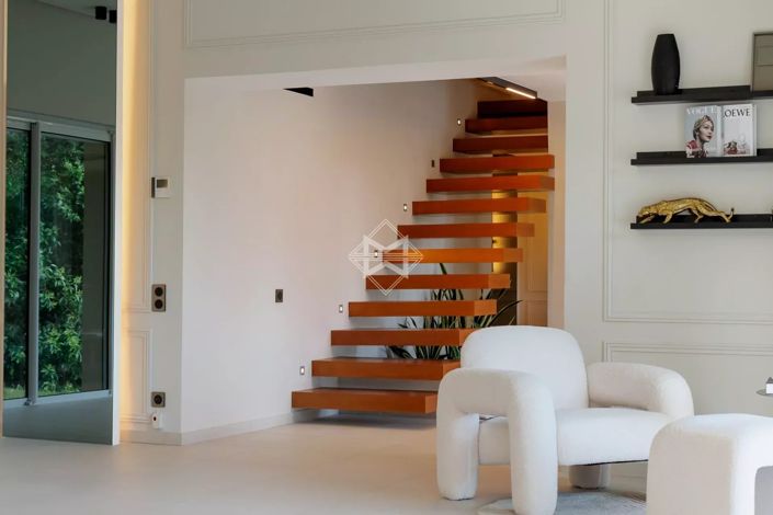 Image No.23-5 Bed House for sale