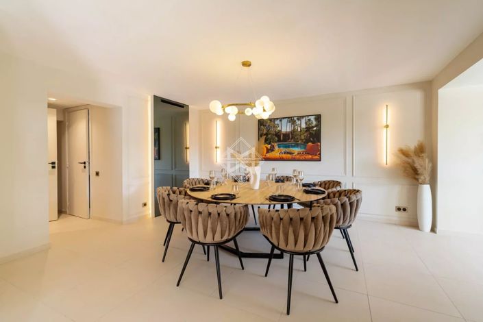 Image No.8-5 Bed House for sale