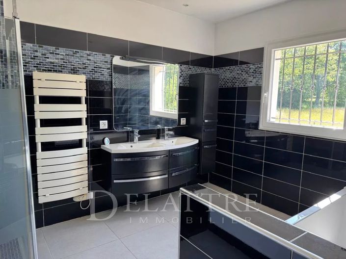 Image No.9-3 Bed House for sale