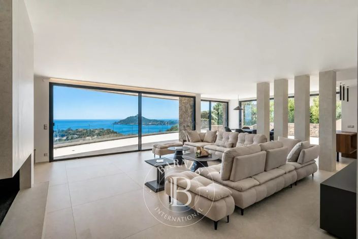 Image No.3-5 Bed House for sale