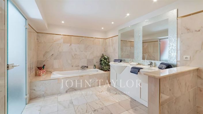 Image No.14-6 Bed House for sale