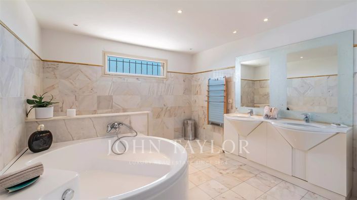 Image No.16-6 Bed House for sale
