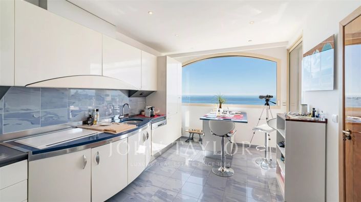 Image No.17-6 Bed House for sale