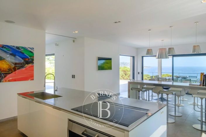 Image No.12-4 Bed House for sale