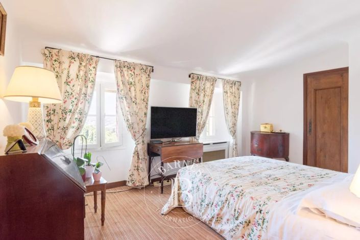 Image No.34-13 Bed House for sale