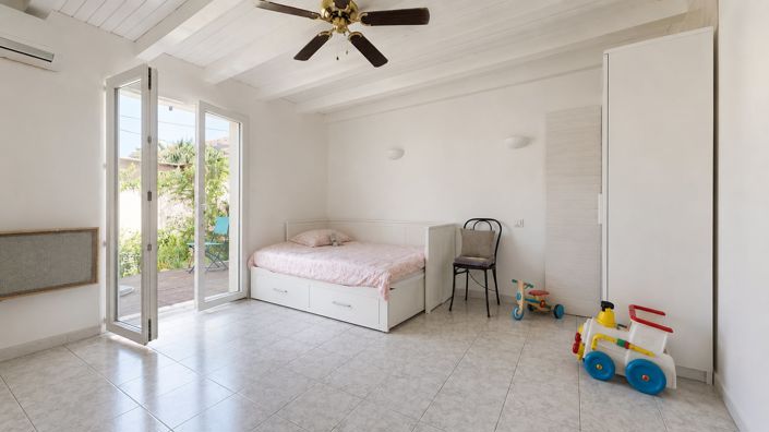 Image No.10-4 Bed House for sale