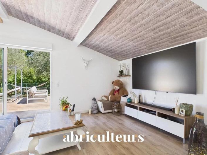 Image No.8-4 Bed House for sale
