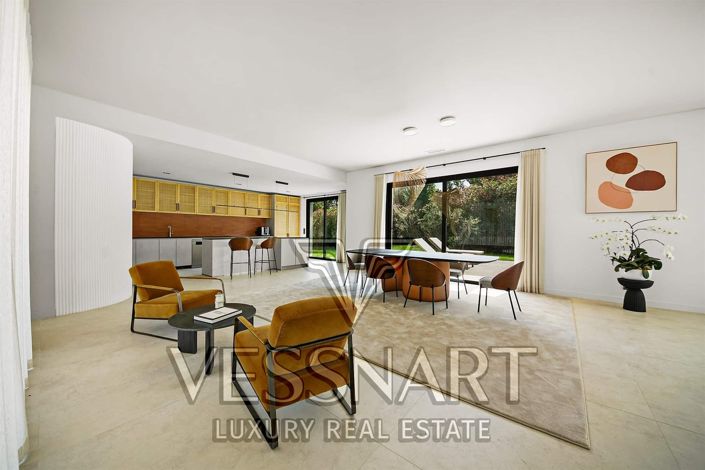 Image No.4-4 Bed House for sale