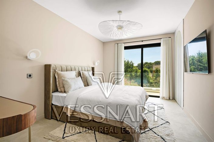 Image No.8-4 Bed House for sale