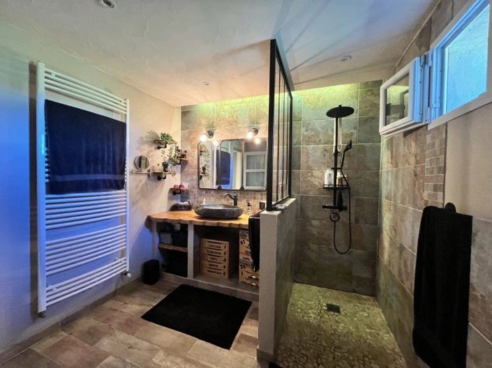 Image No.10-6 Bed House for sale