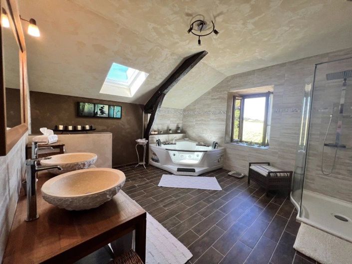 Image No.6-6 Bed House for sale