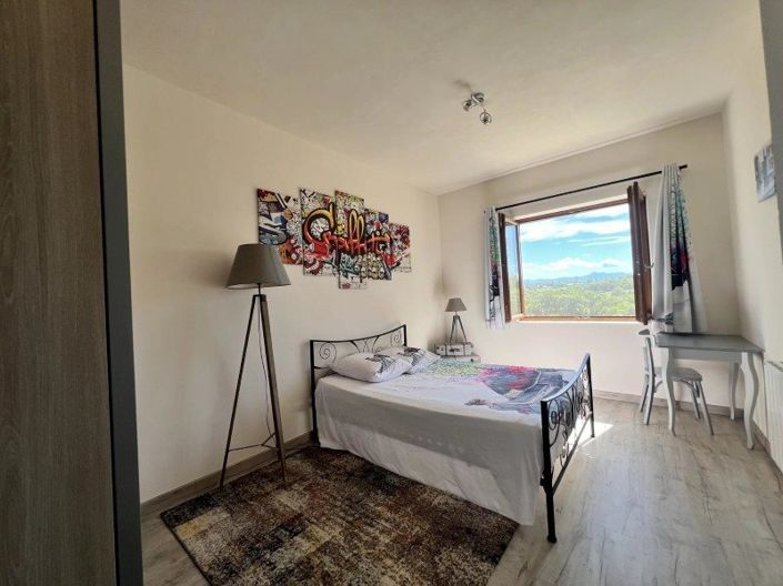Image No.7-6 Bed House for sale