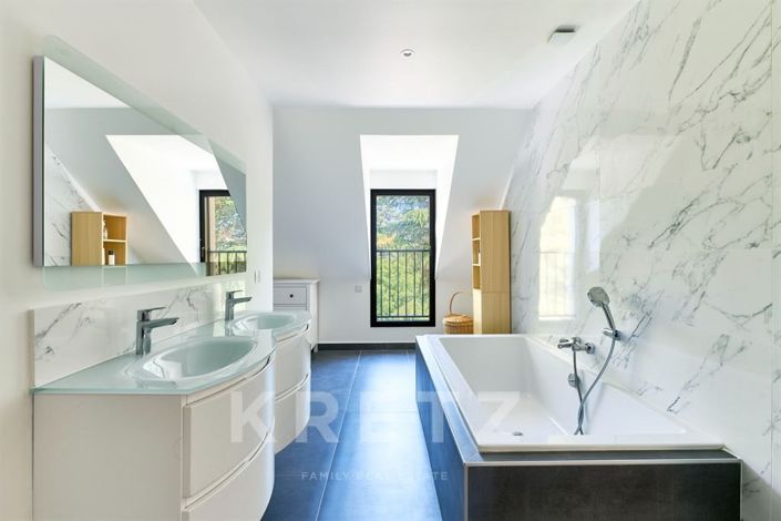 Image No.18-4 Bed House for sale
