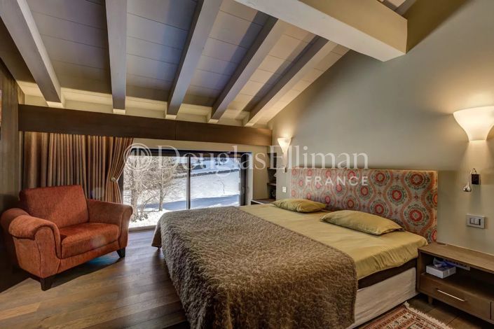 Image No.12-4 Bed House for sale