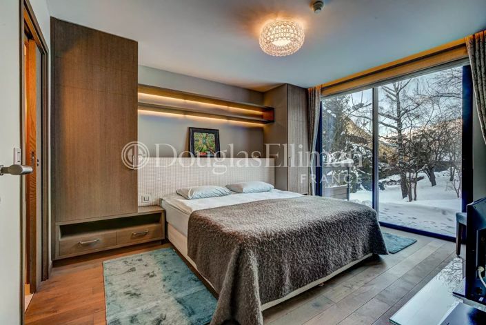 Image No.8-4 Bed House for sale