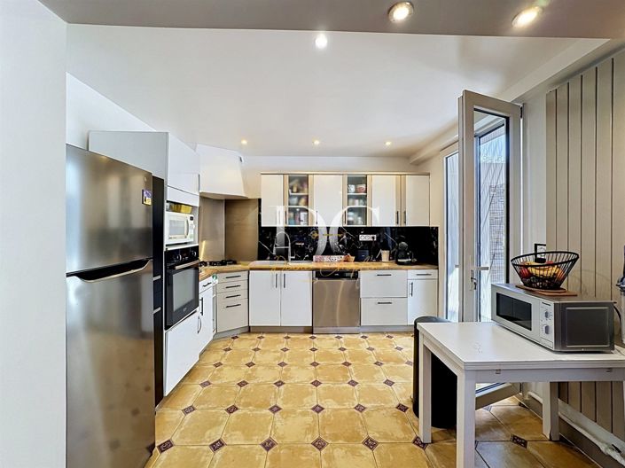 Image No.6-4 Bed House for sale
