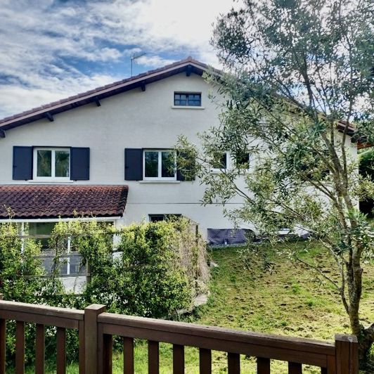 Image No.8-6 Bed House for sale