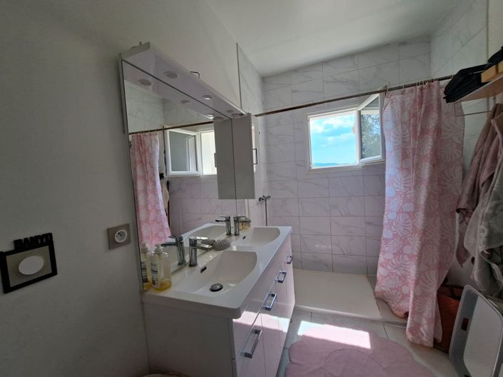 Image No.11-2 Bed House for sale