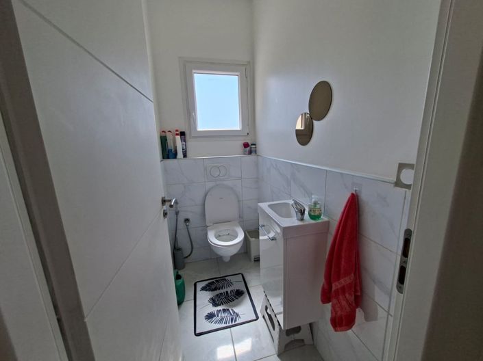 Image No.12-2 Bed House for sale